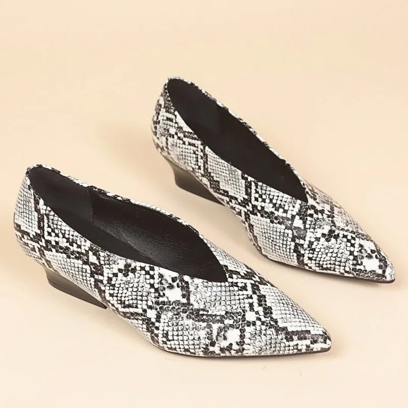 Canmol Slope Heel V Mouth Pointed Toe Pumps - Black Serpentine Retro Granny Shoes